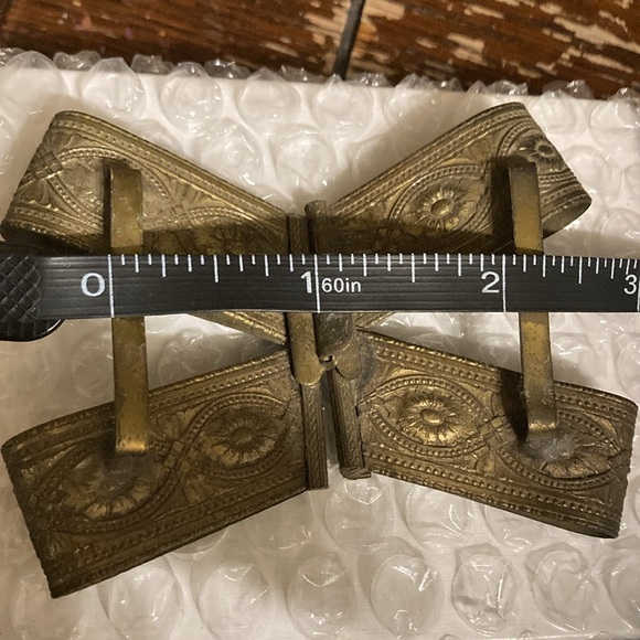 Antique ladies belt buckle . Very ornate design and old style for that vintage - Picture 3 of 10